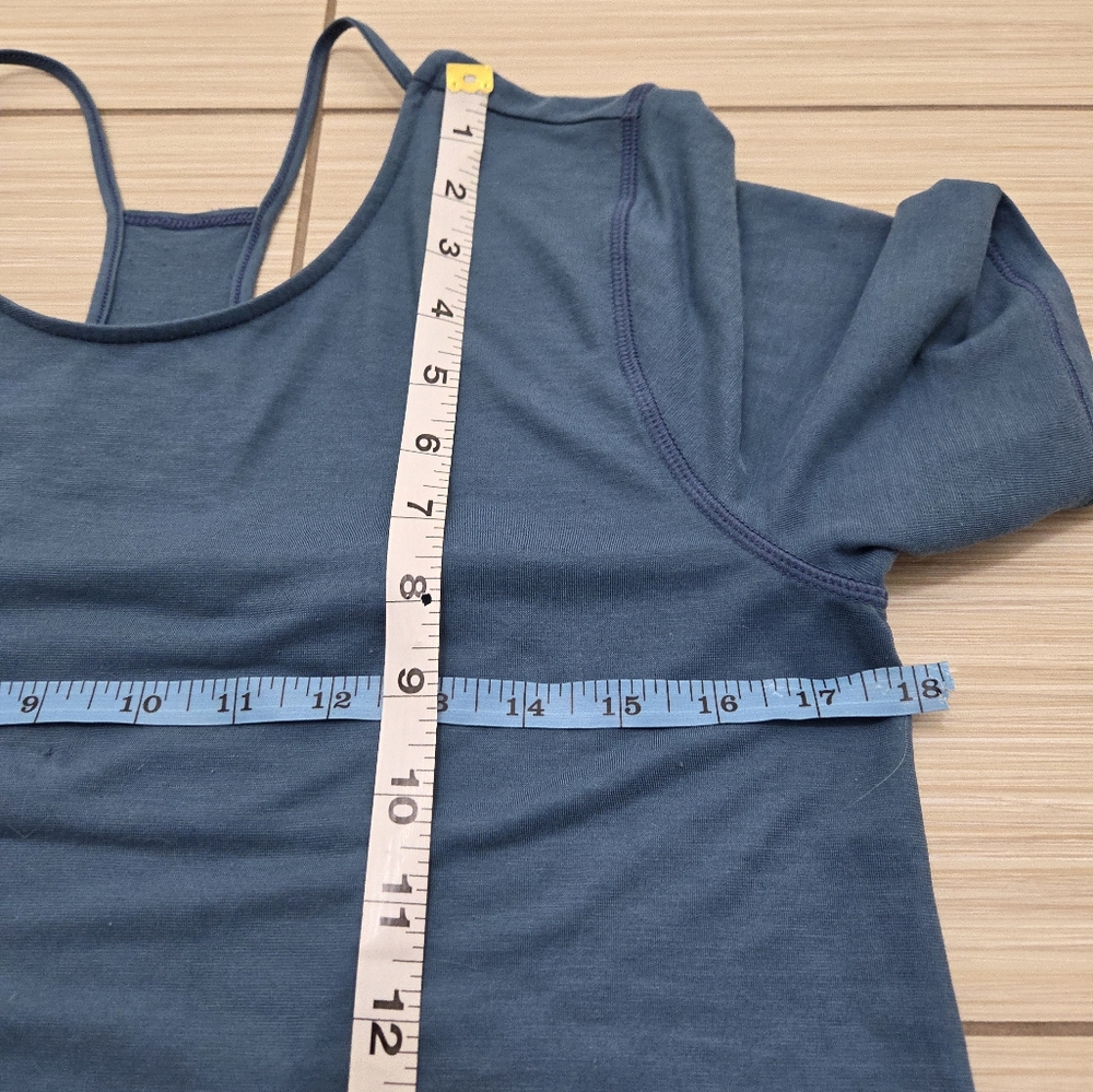 Under Armour tshirt - Picture 3 of 5